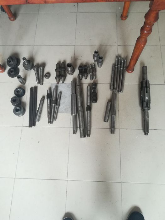 Части  за струг. Зъбни колела винтове.