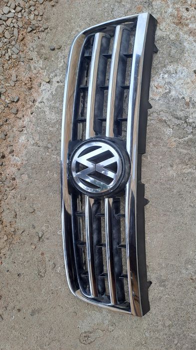 Grila radiator vw touareg 7L 2003/2004/2005/2006/2007