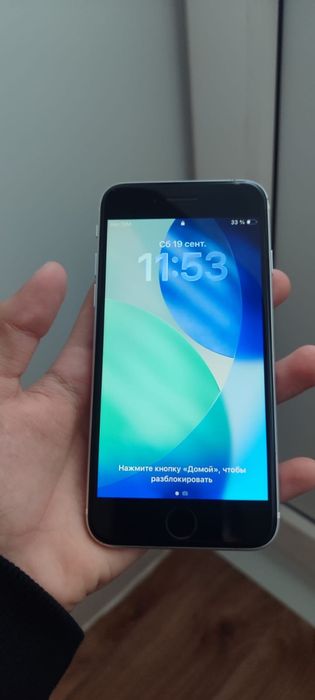 Айфон се 2 поколения