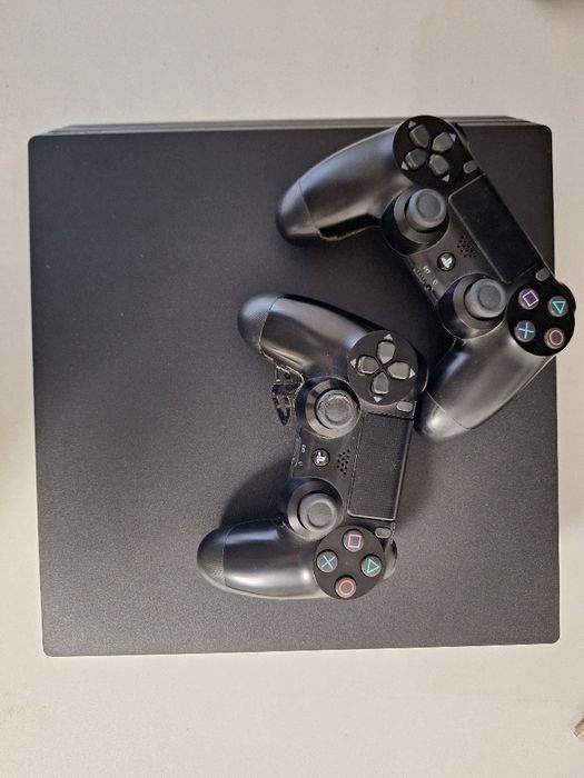 Consola PlayStation 4 Pro cu jocuri incluse