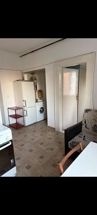 Inchiriez apartament