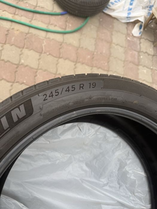 Продам комплект резины michelin