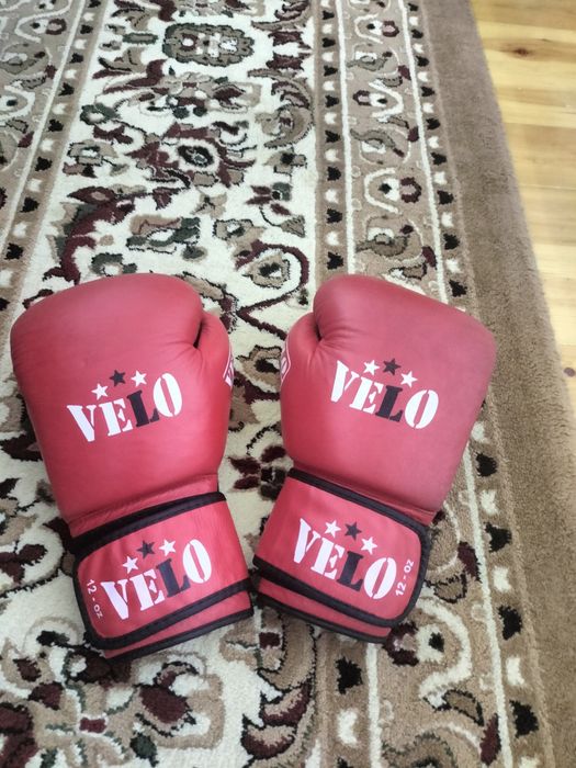 Продам боксерские перчатки Velo
