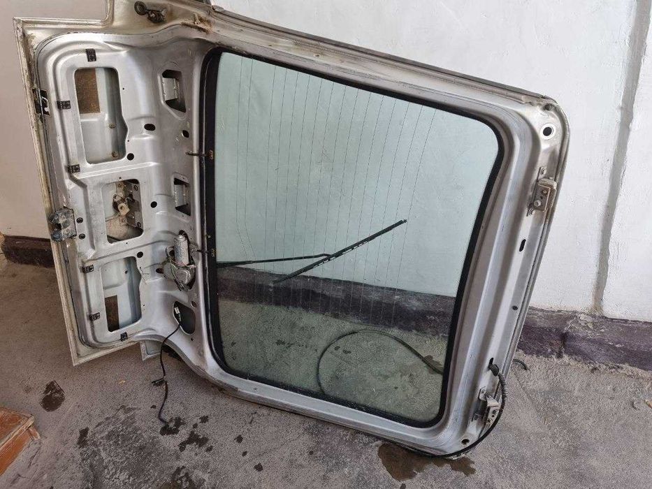 Продам крышку багажника Форд скорпион пятую дверь.