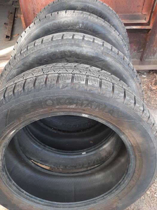Продам шины. 215/55/17 якогама