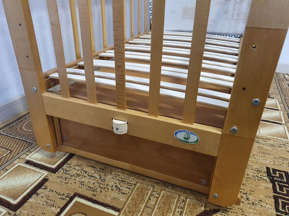 Детская кроватка с матрасом