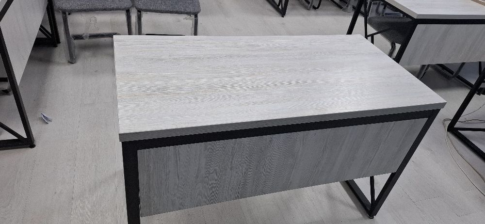 Loft stol ofis uchun