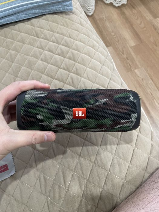 Продам оригинальную колонку Jbl flipp5