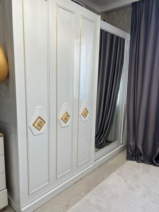 Шкаф, туалетный столик, 2 тумбочки