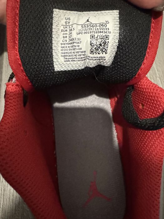 Air Jordan маратонки чисто нови размер 38.5