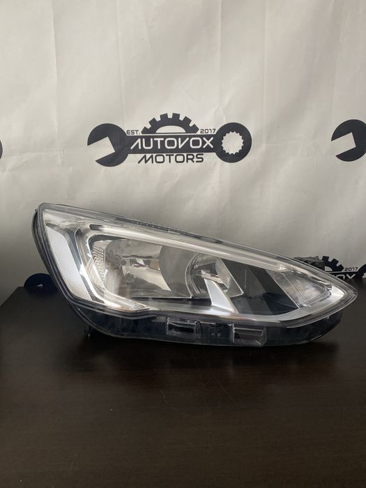 Far dreapta halogen si led Ford Focus Mk4 an 2018-2021