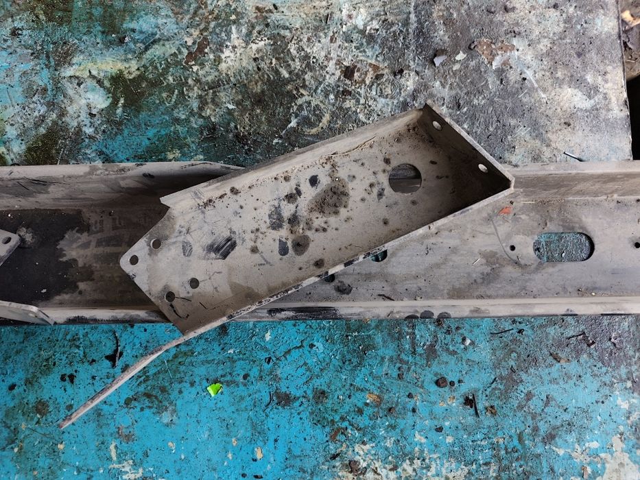 Продам брус задний бампер мангал