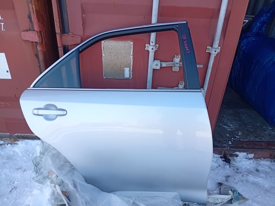 Задняя правая дверь Toyota Camry 50