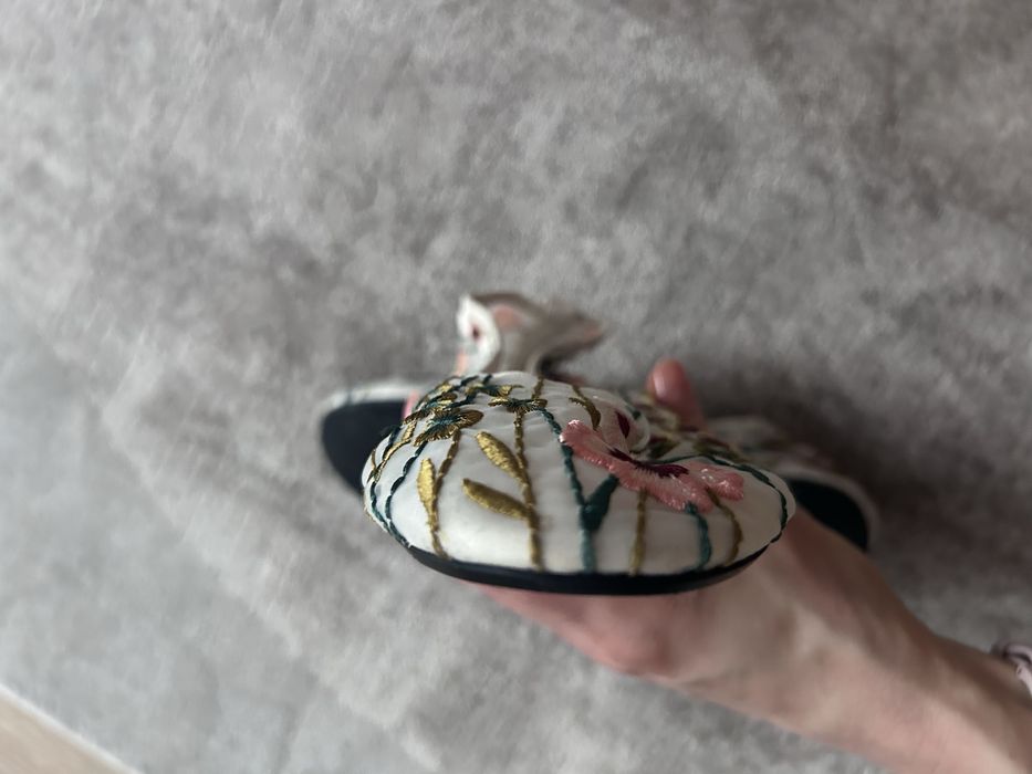 Модерни дамски балеринки на Zara
