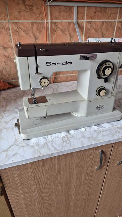 Masina de cusut electrica portabila