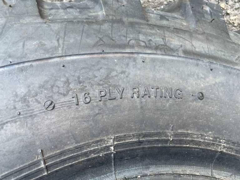 Anvelope noi 10.00-20 cu 16 pliuri marca BKT pentru excavator