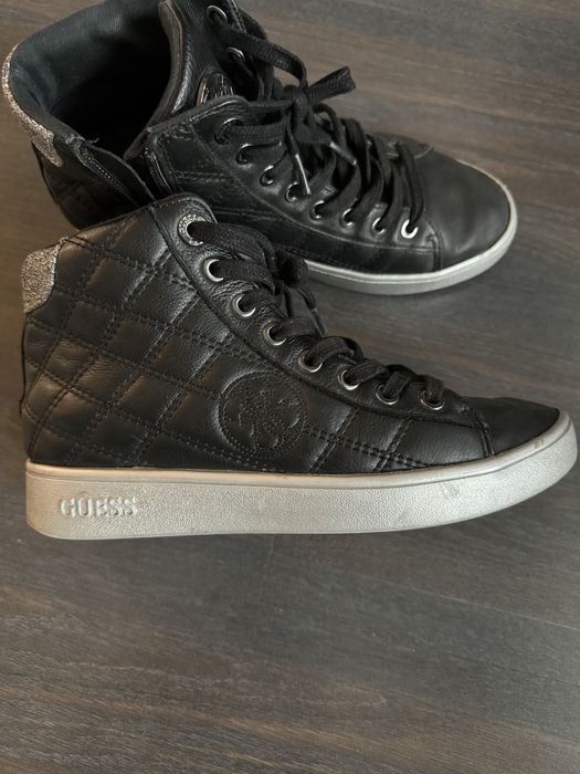 Дамски спортни обувки Guess