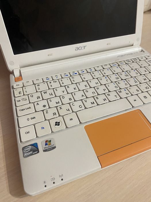 Продам нетбук срочноо