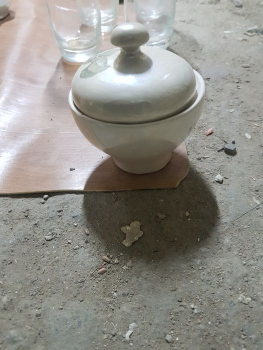 Продам чайники сахарницы молочницу чайники маленькие