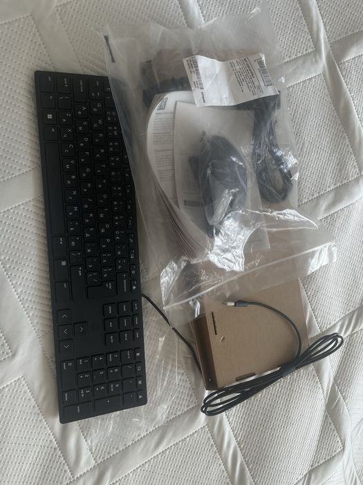 Продается комплект клавиатура, мышка , провод питания