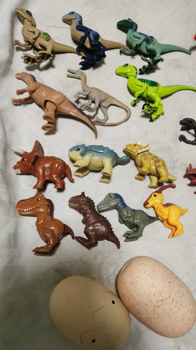 от филма  "Динозавър" фигурки от Макдоналдс