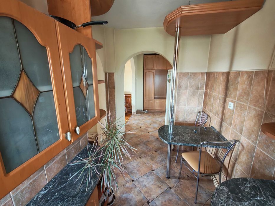 Închiriez apartament cu 2 camere zona Poli 2