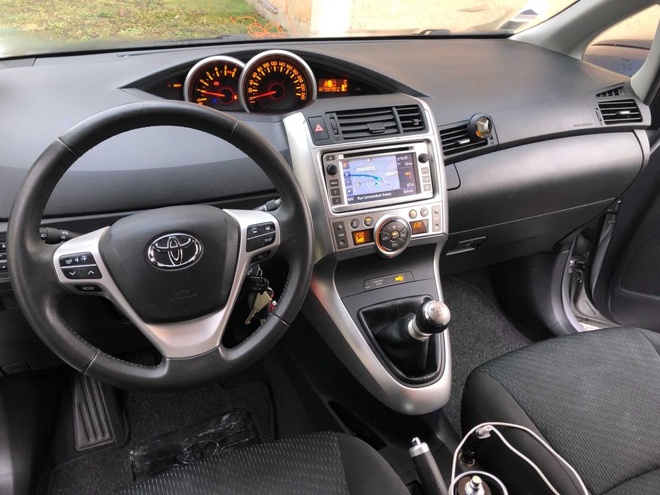 TOYOTA Verso
