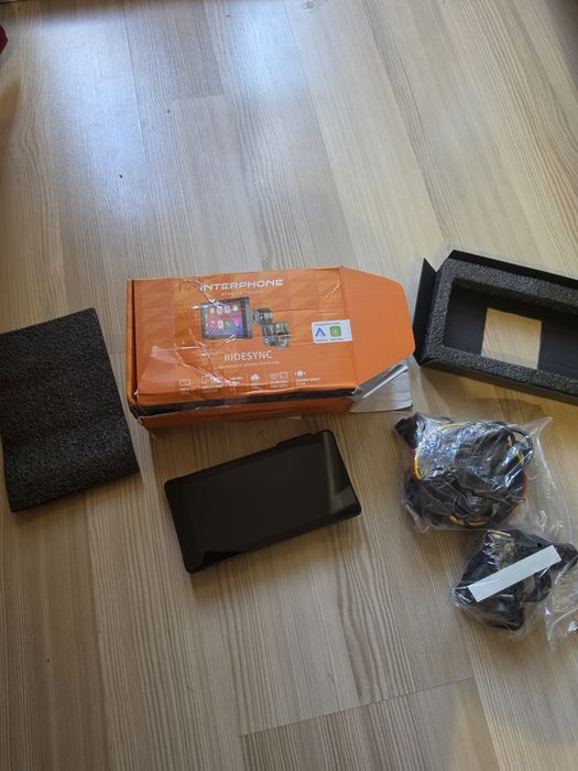 Sistemul de navigație și multimedia pentru motociclete Interphone Ridesync (Sync 55) cu ecran de 5.5"