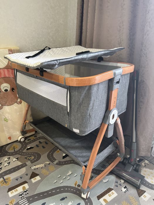 Манеж на колесиках