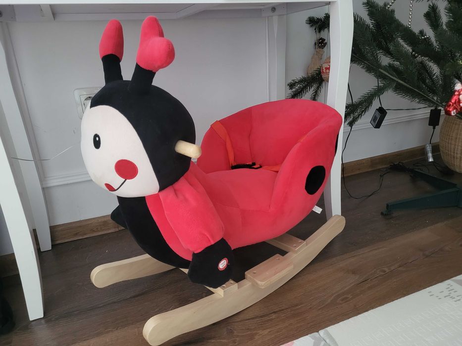 Люлееща се калинка люлка музикална