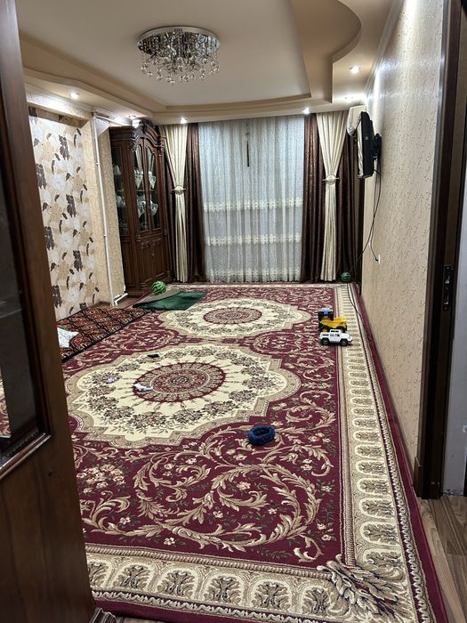 Продаётся 3х комнатная переделанная в 4 х квартира