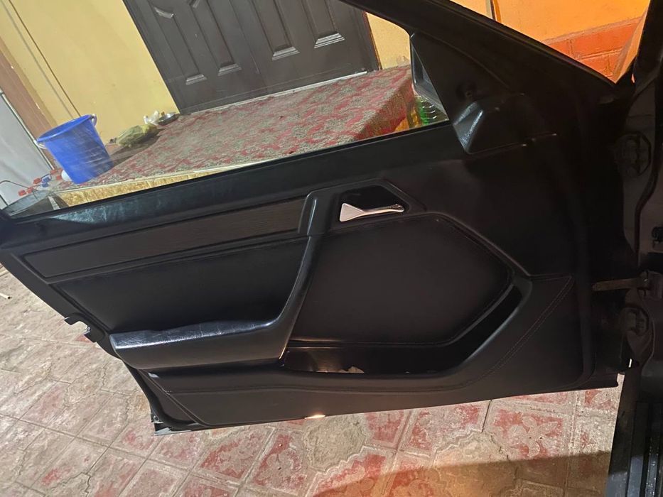 Мерседес Бенс W124