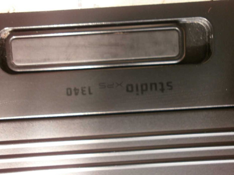 Dell Studio XPS 13.3" Лаптоп Notebook Intel 2.4GHz 4GB GeForce 9500M