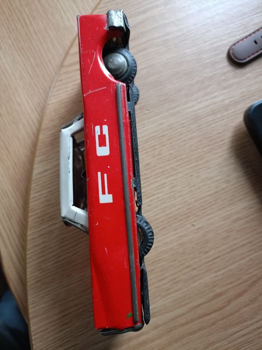 Jucărie vechi Mașinuță din tablă, Șef de Pompieri