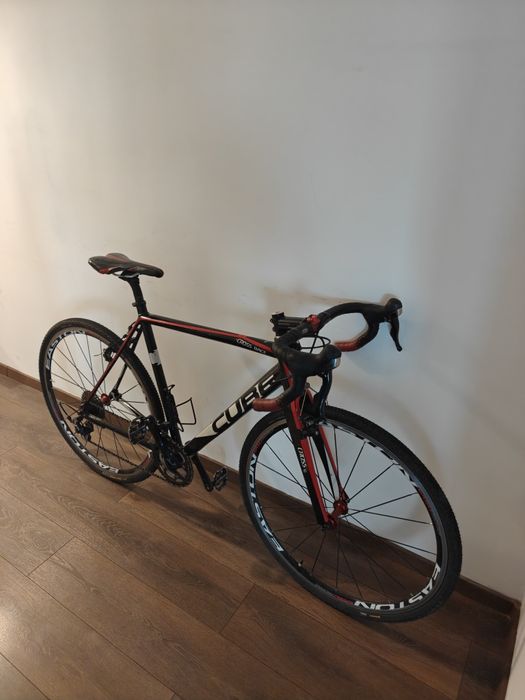 Bicicleta Cube Cross Race