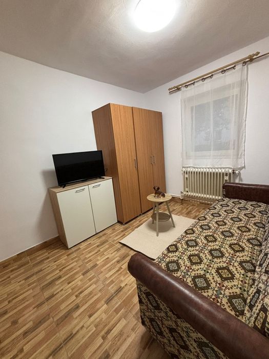 Închiriez apartament 3 camere