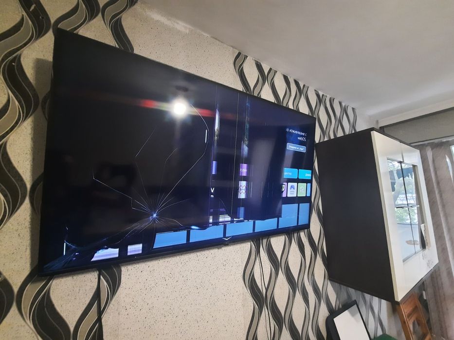 Продавам телевизор LG 55" за части с дистанционно