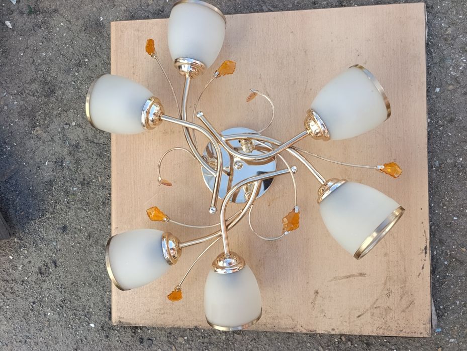 Продам люстру в отличном состоянии