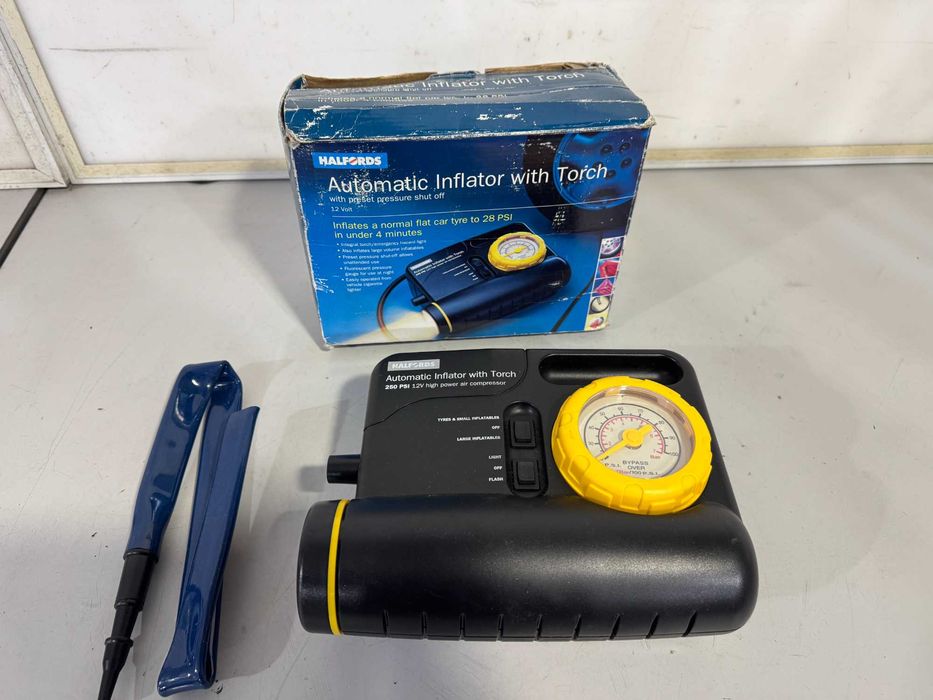 Компресор за гуми  - Halfords 12 V