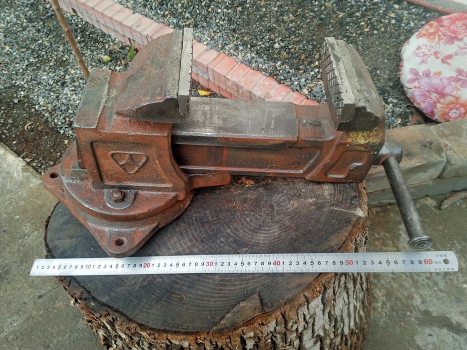 Тиски советские.