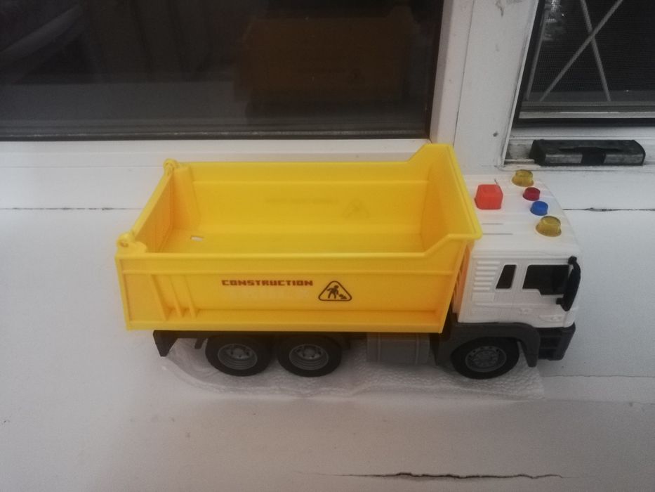 Продам Самосвал Игрушкыный
