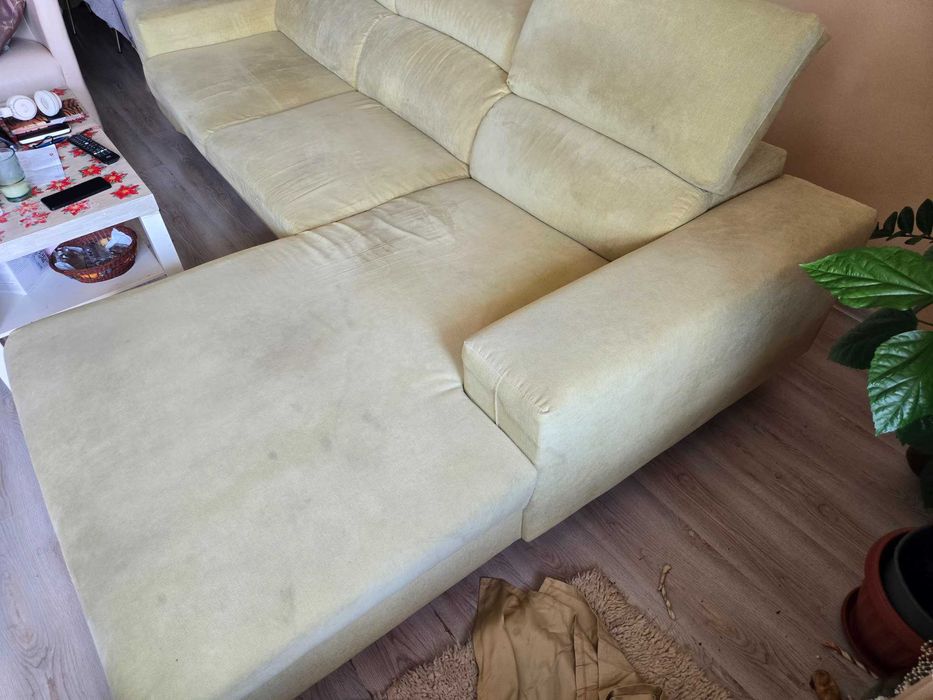 Диван разтегателен ъглов в цвят жълт
