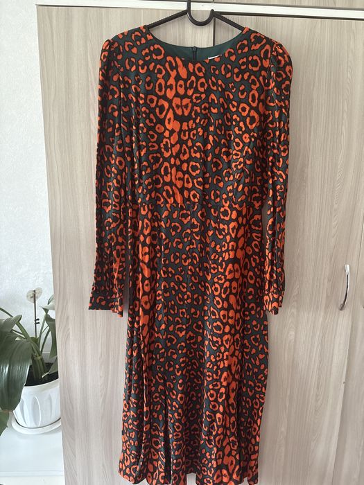 Продаю платья,костюмы,юбки