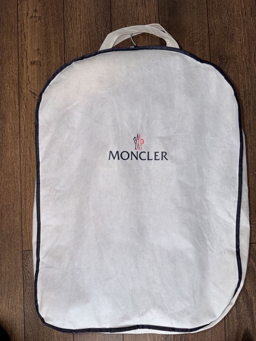 Оригинален MONCLER бебешки зимен космонавт 9м/12 м. с пух,качулка ,ботушки и колан