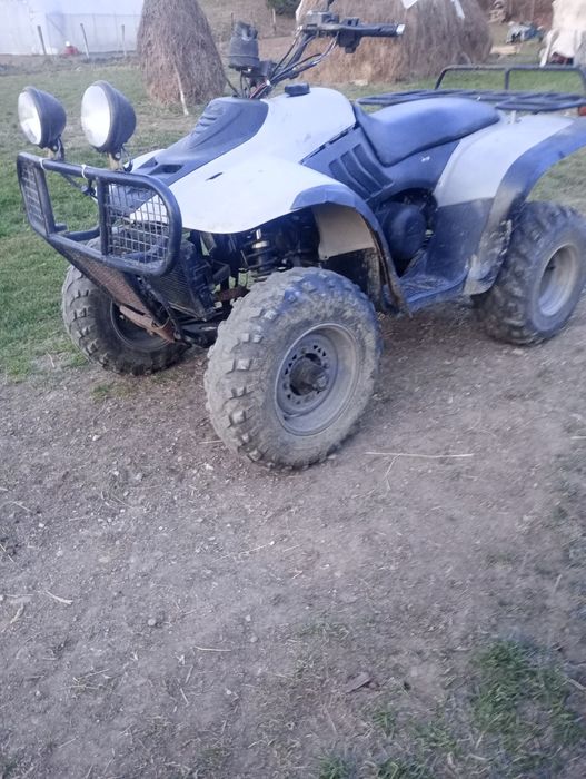 Vând ATV de 300 in stare de funcționare.