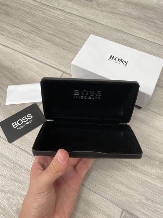 Чехол для очков от Бренда BOSS
