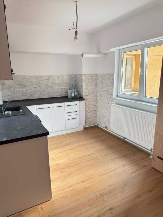 De vânzare apartament cu 4 camere