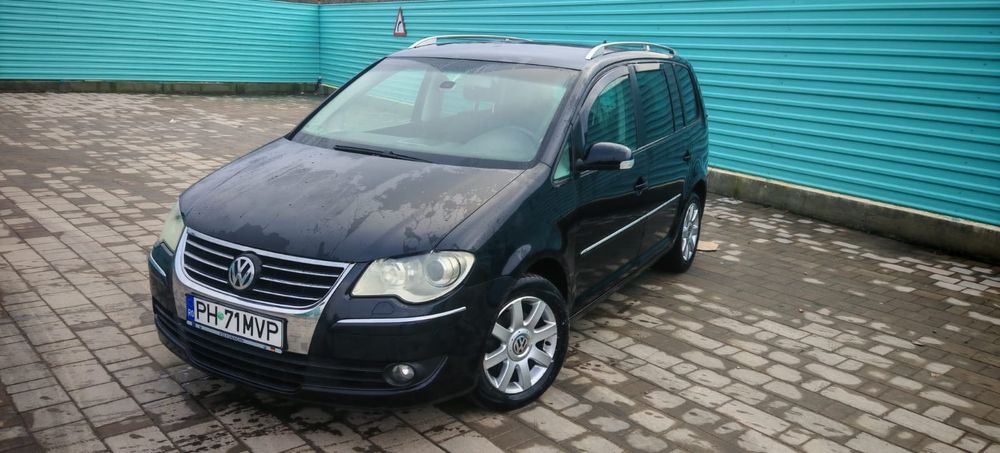 Vând Volkswagen Touran