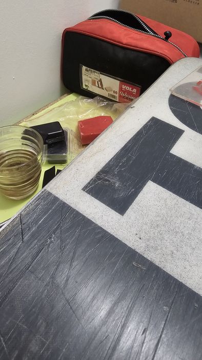 Reparații și întreținere ski / schiuri, snowboard și echipamente