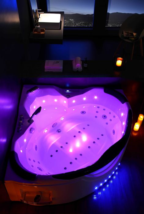 Cadă cu hidromasaj LuxEos 155x155 cm – 43 duze, LED, Bluetooth, ozon!